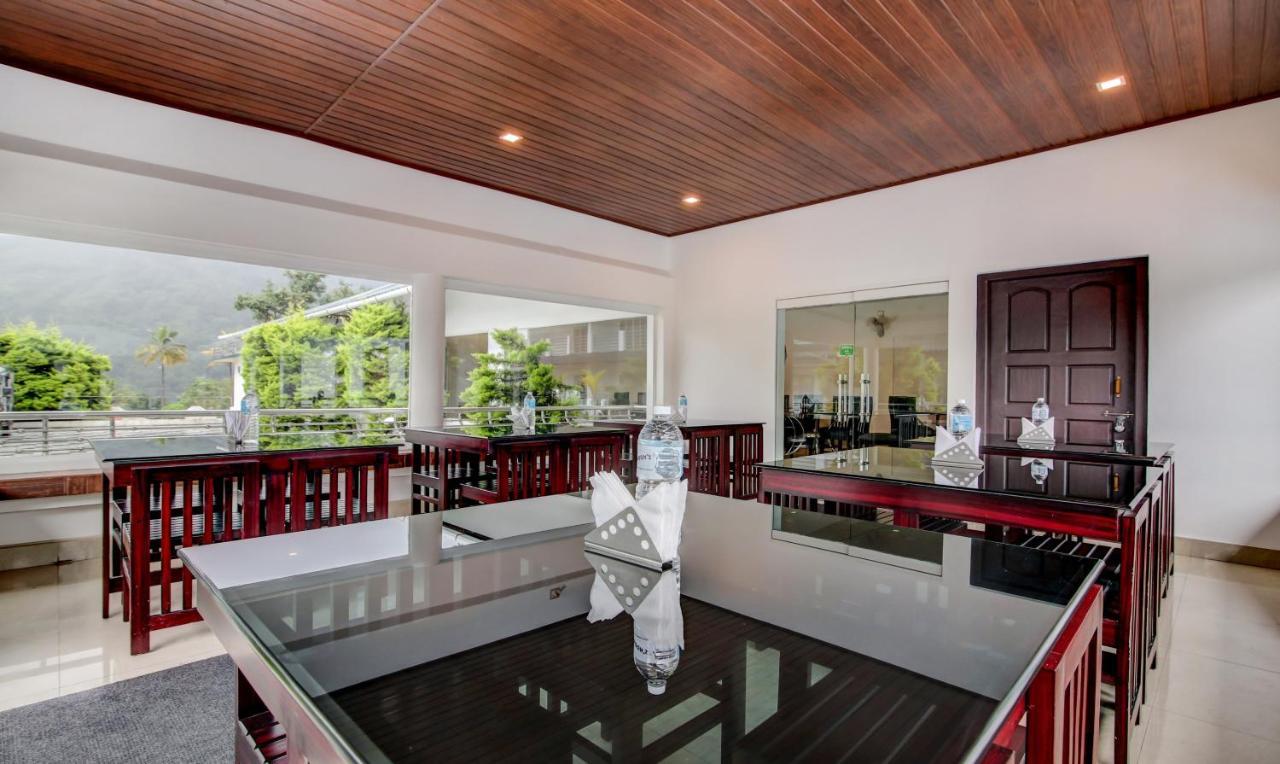 Misty Garden And 3* Munnar
